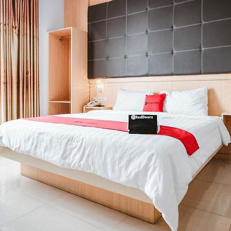 Reddoorz Premium At Hotel T-One Jambi Tanjungjohor Exterior foto